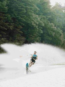 Mastering the Waves: The Thrilling World of Waterskiing