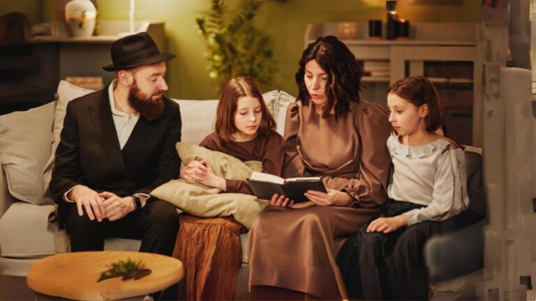 3 Bible Verses to Strengthen Family Bonds