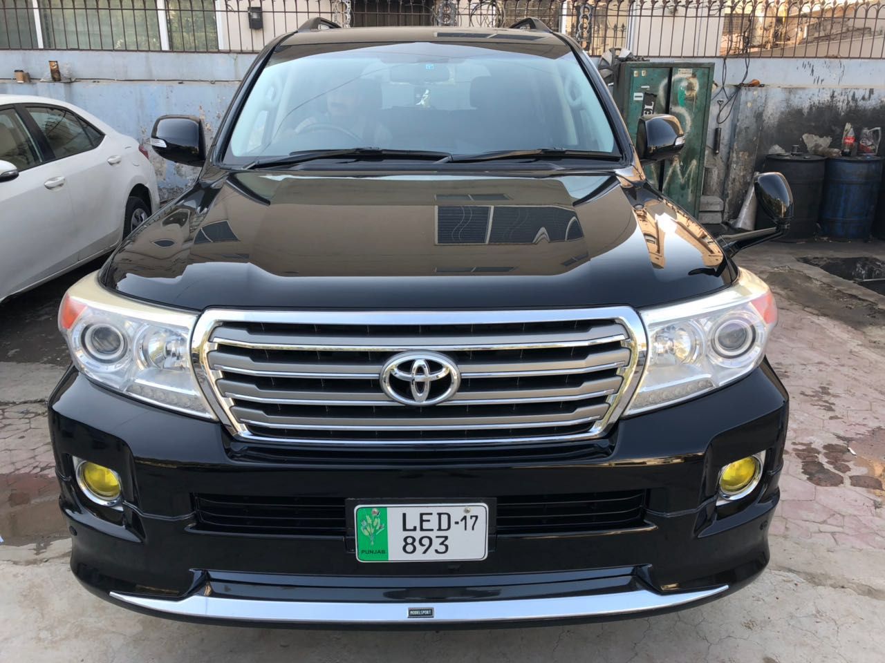 Rent a car Lahore Pakistan